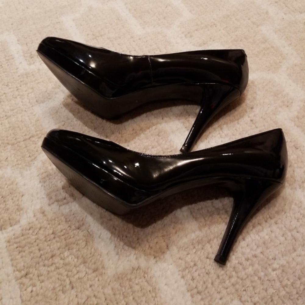 Shoes - Picture 2 of 4